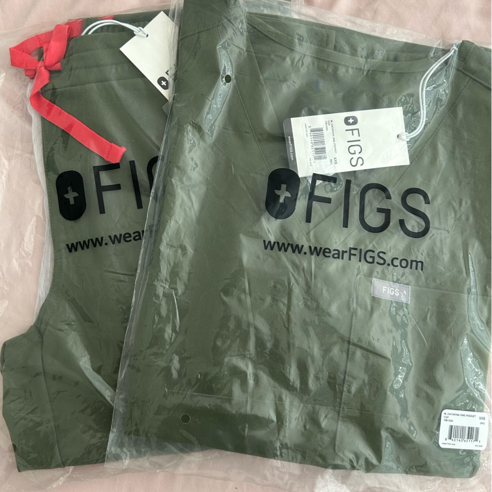 NWT FIG SET in Dark Olive
